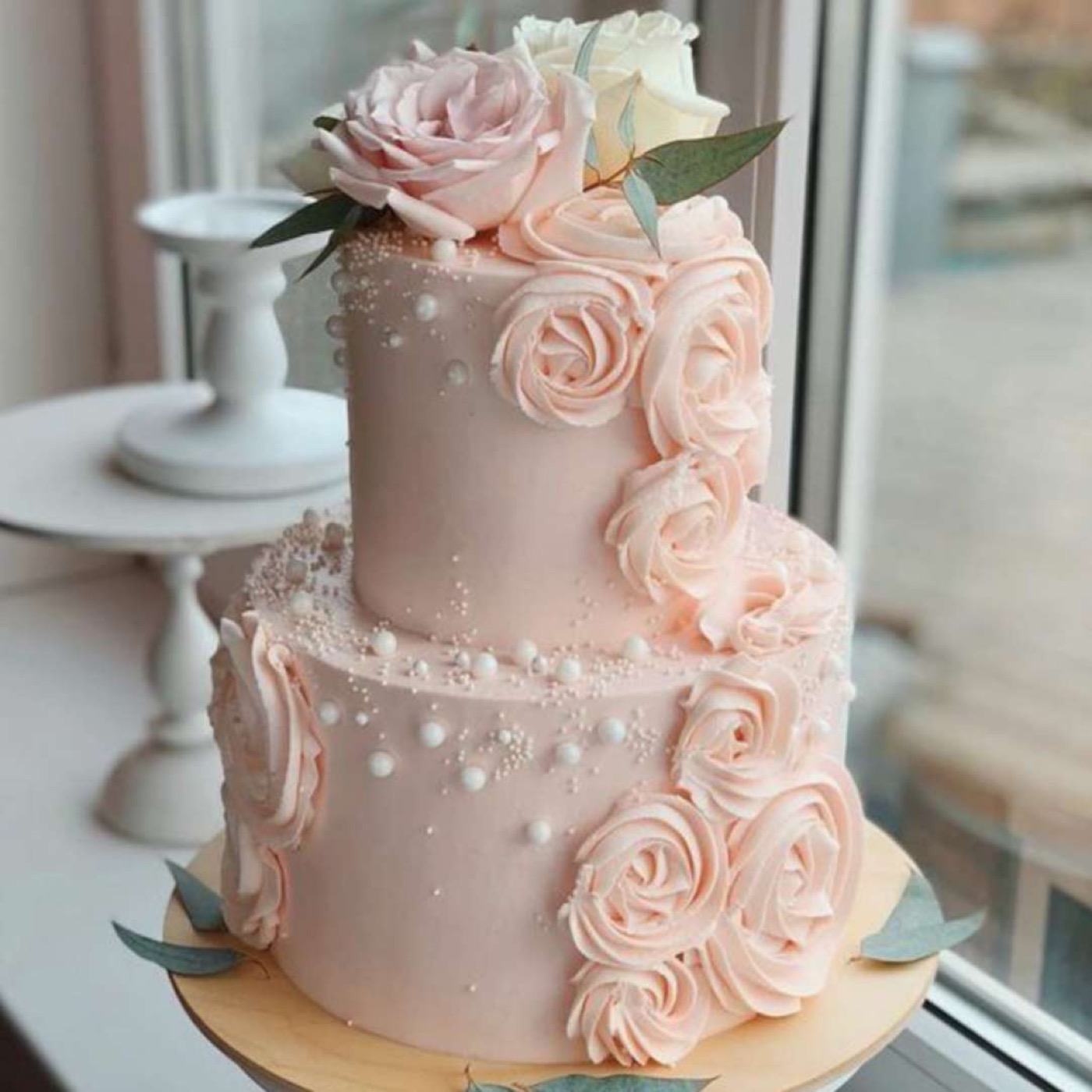 Celebrate Love and Legacy with CakeRMon, the Premier Anniversary Cake Shop in Kolkata